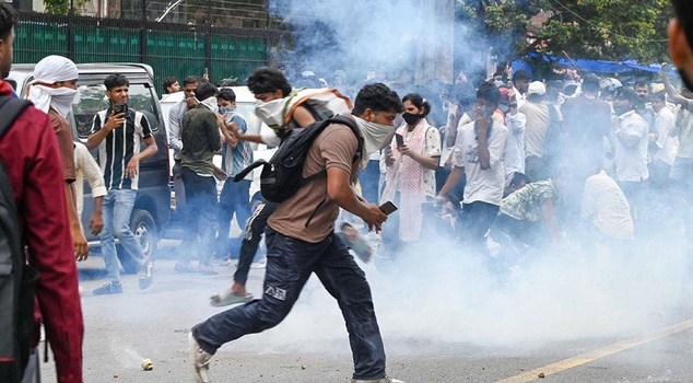 Police obstruction of the Cockroach movement's demonstration in India