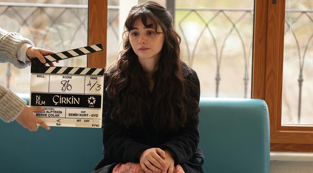 Derya Pınar Ak got in the mood for love! She posted a romantic photo with her lover.