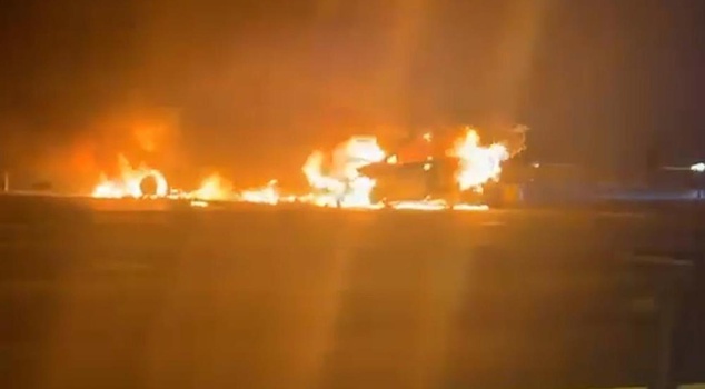 Life-or-death scramble on TEM! Two vehicles suddenly turned into a ball of fire