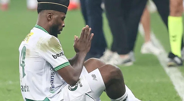 Iheanacho scored the goal, put on the hat and prayed! Here's why