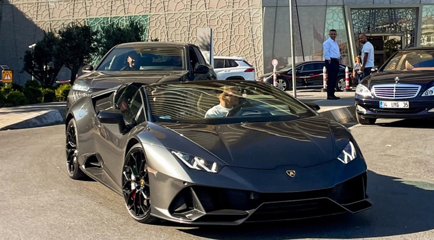 Torreira was spotted with a Lamborghini worth 56.5 million TL before the Barcelona match.