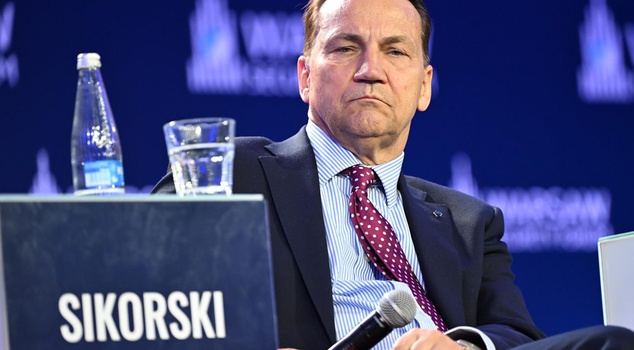 Polish Foreign Minister: They would have to trample over our dead bodies to return the frozen Russian assets.