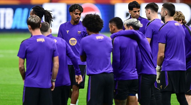 The match ended but they didn't leave! Surprise visit from Barcelona to Galatasaray