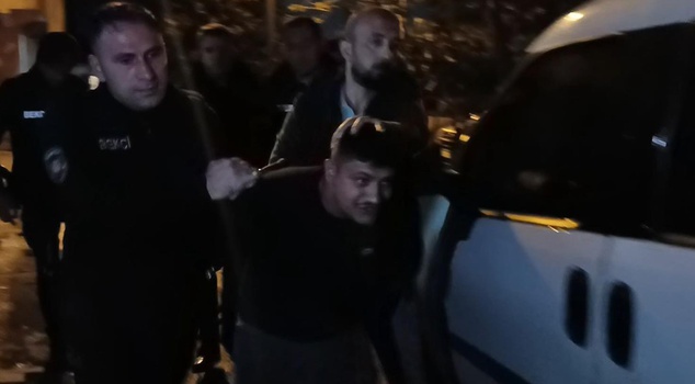 فتح النار على الشرطة التي أرادت القبض على هارب محكوم عليه بالسجن 15 عامًا: اثنان من المشتبه بهما قيد الاحتجاز
