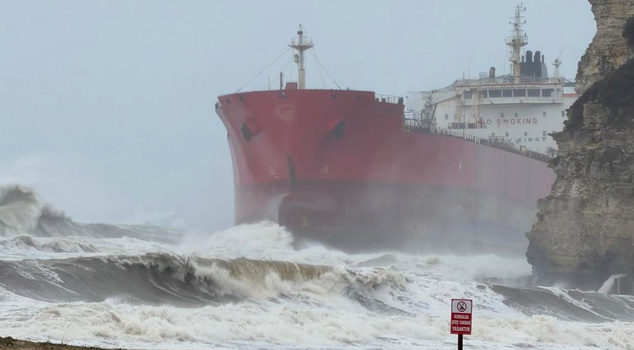 A ship ran aground in Çatalca.