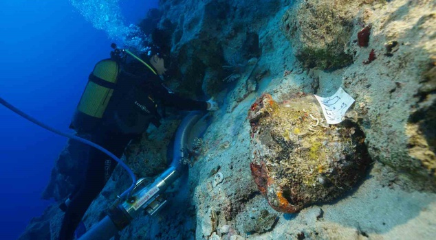 Amphorae dating back 4,400–4,700 years have been recovered from the world's oldest shipwreck in Kekova! Sailors may have produced dairy products on the ship.