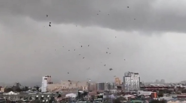 Hurricane disaster in Chile! Roofs of buildings flew off, red alert issued in the capital