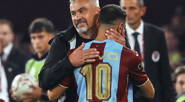 Thomas Reis is pulling Salah to the bench.