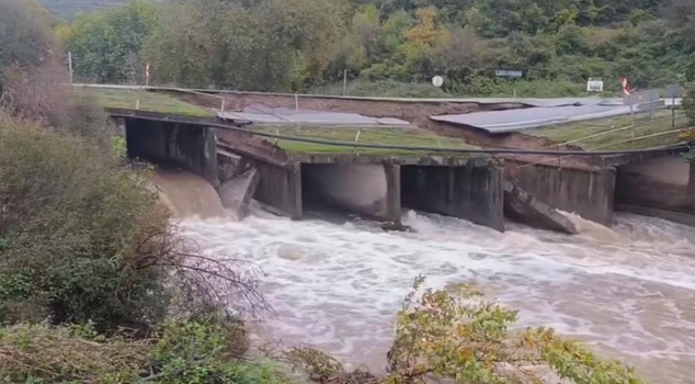 Downpour disaster in Balıkesir! Bridge collapsed, transportation halted