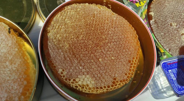 A kilo of honey was sold for 400 thousand lira.