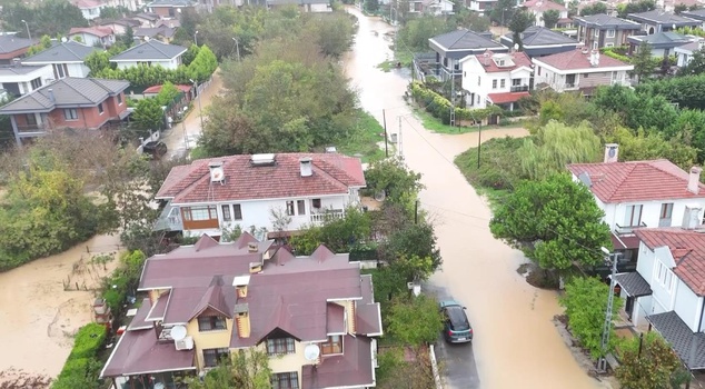 The downpour in Istanbul also hit Şile! Streets and gardens were flooded.