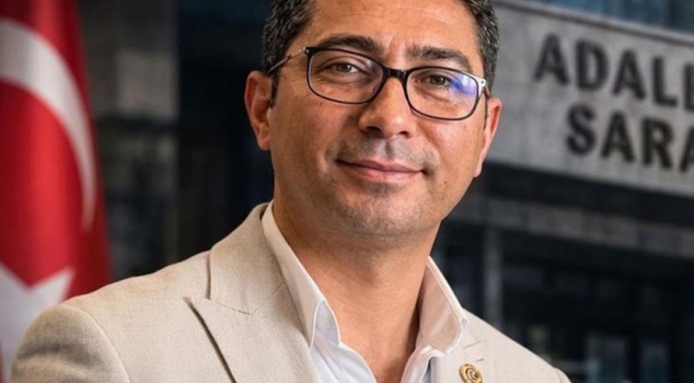 The mayor arrested for bribery was suspended from duty.