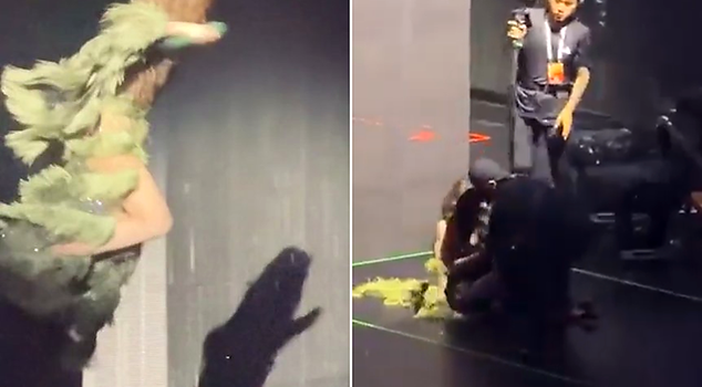 Terrifying moments on stage! The famous singer fell from a height of 2 meters.