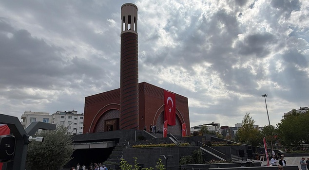 Batman’s new favorite: Brotherhood Mosque has opened its doors