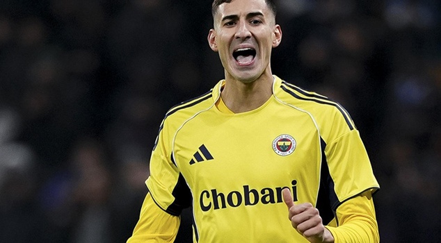 Mert Müldür joy at Fenerbahçe