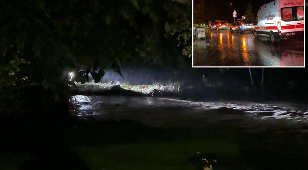 Floodwaters swallowed a car in Istanbul! Two people are being searched for.