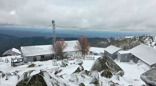 Right next to Istanbul, snow reached 20 centimeters