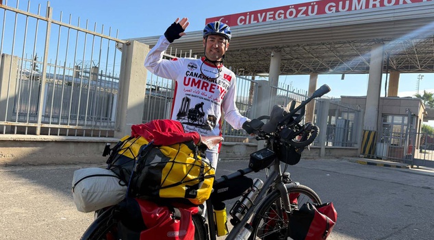 He is going from Çanakkale to Umrah by bicycle! Nursing home employee Murat Tecimen has crossed into Syria