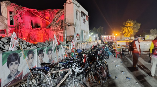 They pedaled 3,000 kilometers from Diyarbakır! They commemorated at the rubble of the school in Iran where 168 children died.