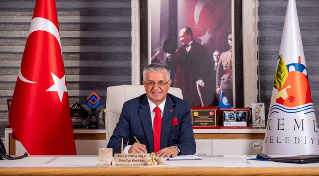 Kemer Mayor Necati Topaloğlu resigned from the CHP along with 8 council members.