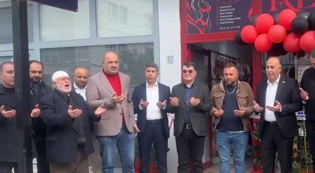One of our provinces is talking about this event! A fantasy lingerie store opened with prayers.