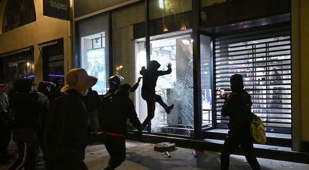 In France, looters tried to sell what they stole online: Vinted removed the listings