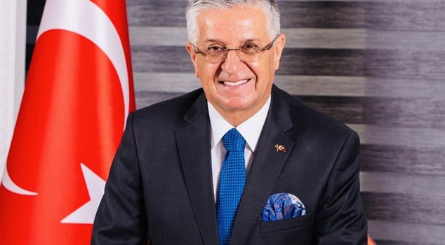 Kemer Mayor Necati Topaloğlu resigned from the CHP along with 8 council members.