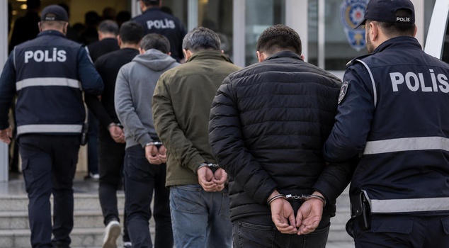 В Сивереке задержаны 15 человек, подозреваемых в принуждении 16-летней девочки к проституции.