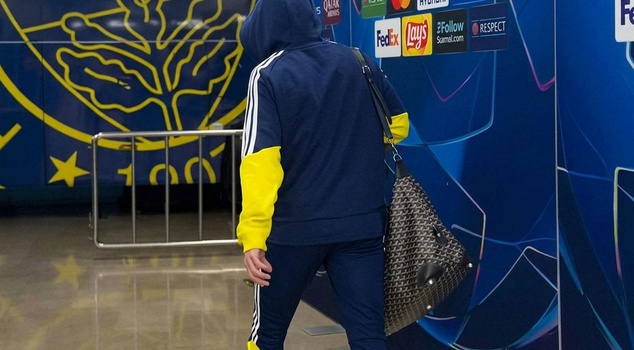 He was the focus of the reactions! He left the stadium alone 10 minutes after the match ended.