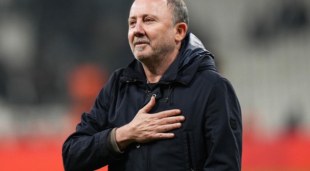 The new head coach of the National Team, Sergen Yalçın, is signing the contract.