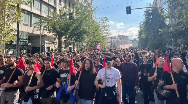 More than 10 thousand students and teachers marched in Athens against the chronic problems in the education system.