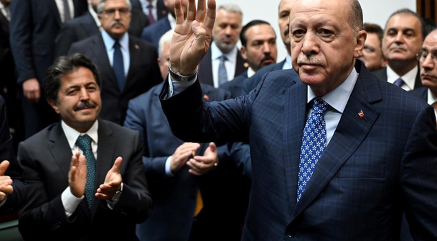 The detail on Erdoğan's tie drew attention.