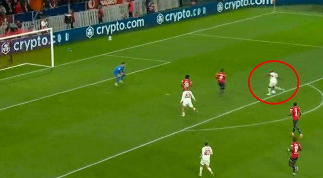 Osimhen fired the rocket in France, and everyone gave a standing ovation to what followed.