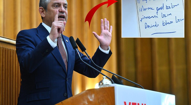 Don't let Özgür Özel see this! Two MPs were caught on camera while speaking at the podium.