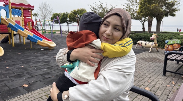 The teacher, who was diagnosed with breast cancer in the 6th month of her pregnancy, both held in her arms the son she had waited 9 years for and beat cancer.