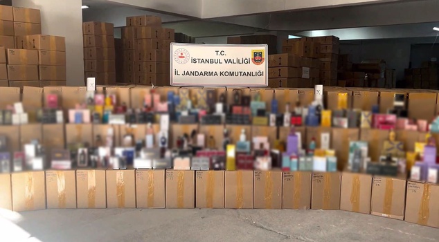 مداهمة مصنع عطور مقلدة في بيرم باشا! ضُبطت 120 ألف عطر بقيمة 350 مليون ليرة تركية تعود لعلامات تجارية شهيرة