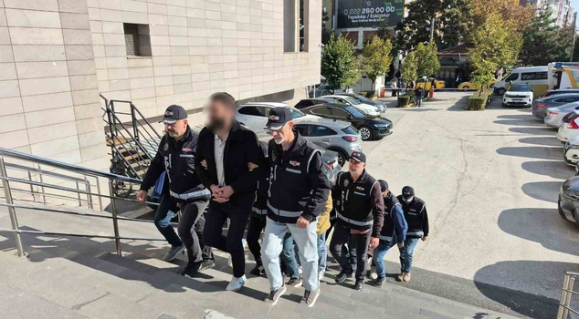 ممارسة الربا تحت ستار بيع السيارات في إسكي شهير! ظهور مطالبات بقيمة 60 مليون ليرة، وتوقيف شخصين