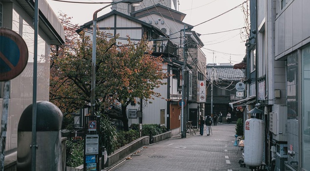 A surprising practice in Japan! They are giving away shops and houses for free.