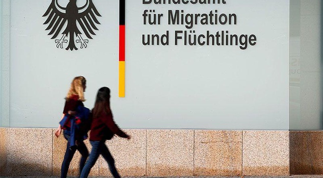 Claim that an investigation was initiated through bribery for asylum in Germany! Promise of an indictment for 800 euros