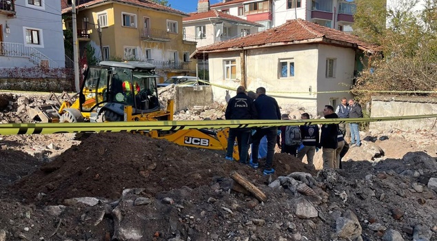 Bones covered with lime were found under the house of Gülşen Uyar, who disappeared in Kızılcahamam 17 years ago.