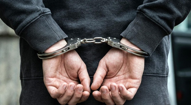 An accountant was arrested in Bafra on allegations that he collected more than 1 million liras by promising bonuses.