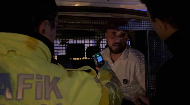 Drunk driver who crashed into a lamppost while fleeing from police in Bursa: 'I stole the car without my father knowing, let him know'