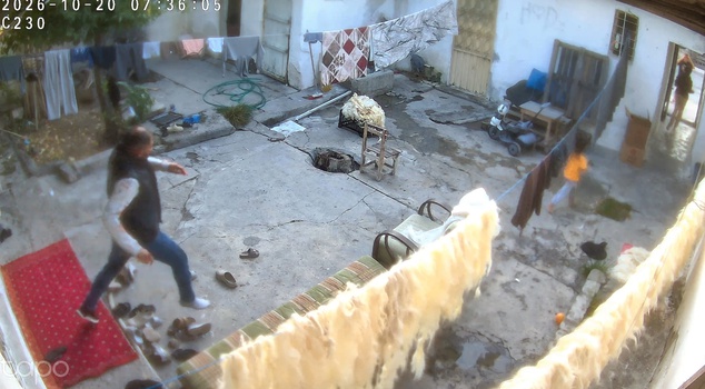 In Malatya, he stabbed the woman who left him at her father's house! The moments the children hid were caught on camera
