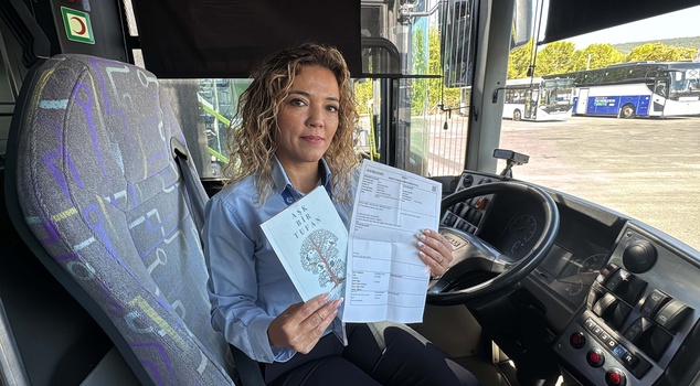 In Muğla, bus driver Naciye Daş added her savings to the income from her poetry book and donated 150,000 lira to Mert, who has DMD.