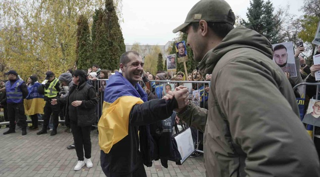 New prisoner exchange between Russia and Ukraine! After talks with US negotiators, 270 people from each side were released.
