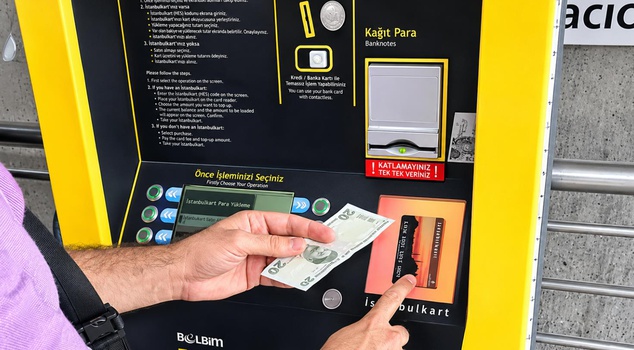 Istanbulites are listening to him at this device! Here is the owner of the voice behind “Your card transaction has been completed.”