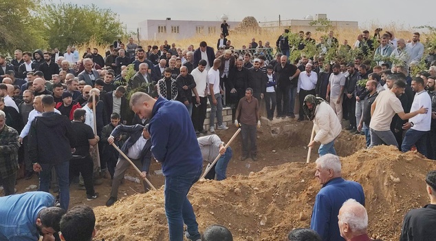 Six people, four of them children, who died in a car that flew into a water canal, were buried side by side.