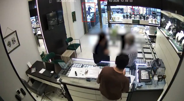The attacker who opened fire on a jeweler in Esenyurt, saying 