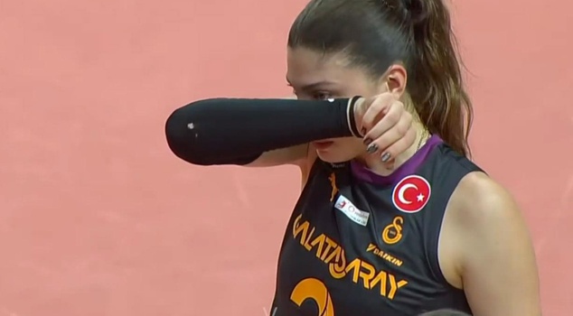 Terrifying moments at Galatasaray! İlkin Aydın couldn't hold back her tears