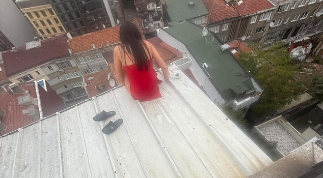 ظهرت آخر صورة للمرأة التي سقطت من السطح في شيشلي! وتم احتجاز شخصين